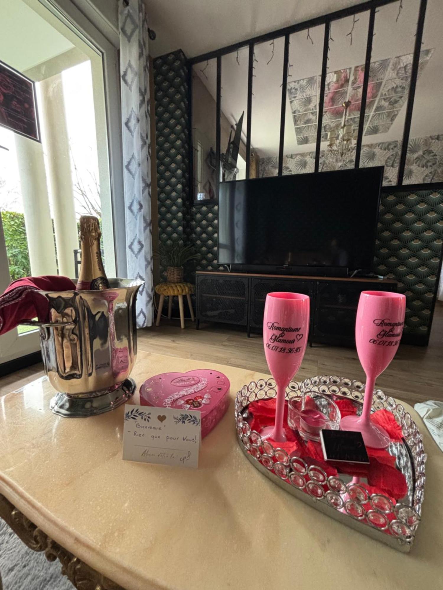Romantisme Et Glamour Avec ,jardin Proche Zenith Appartamento